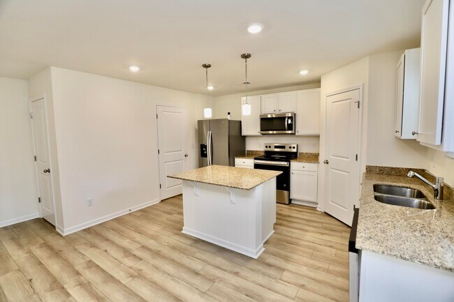 Building Photo - 1718 Canopy Dr
