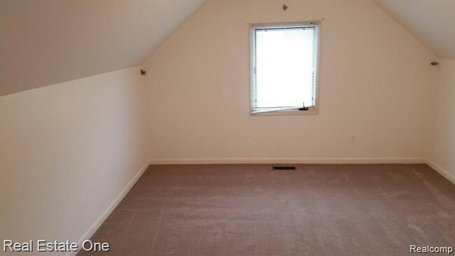 Building Photo - 4978 Somerton Dr