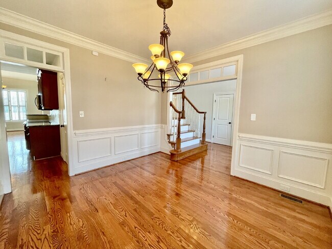 Building Photo - 4 Bed, 2 Bath Nest With Pool In Mariner's Pointe