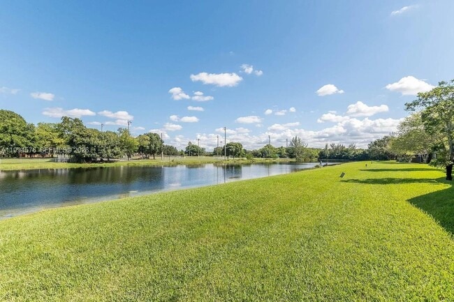 Building Photo - 518 Woodgate Cir