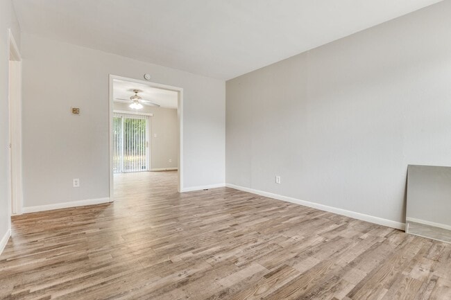 Building Photo - 404 Darlene Ln