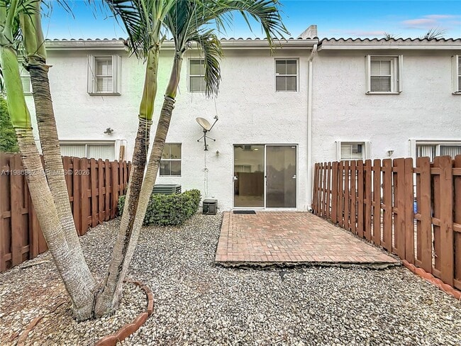 Building Photo - 4330 NW 114th Pl