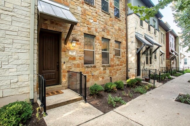 Building Photo - 221 Adams St