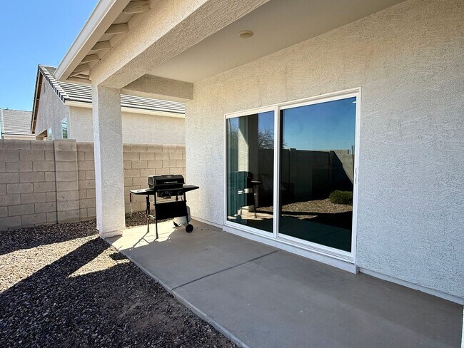 Building Photo - Large Newer-Built 4 Bedroom 2 Bathroom 3 Car Garage Home in Coolidge!