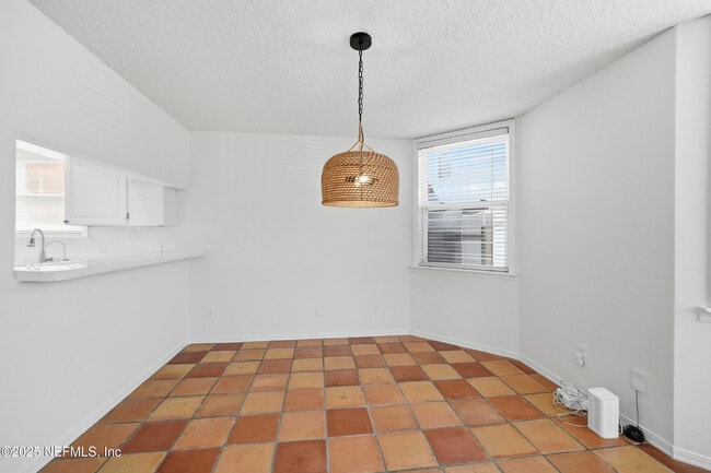 Building Photo - 600 First St