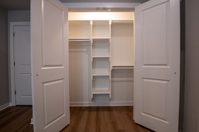 Building Photo - 1231 N Pink Ter