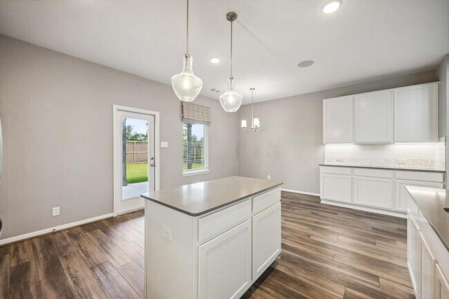 Building Photo - 15246 White Moss Dr