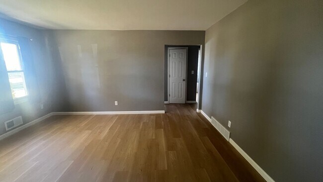 Building Photo - 5922 N 84th St