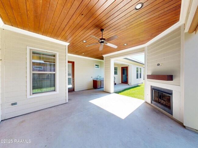 Building Photo - 405 Dunvegan Ct