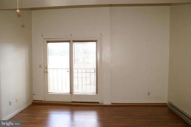 Building Photo - 1121 Stanley Ave