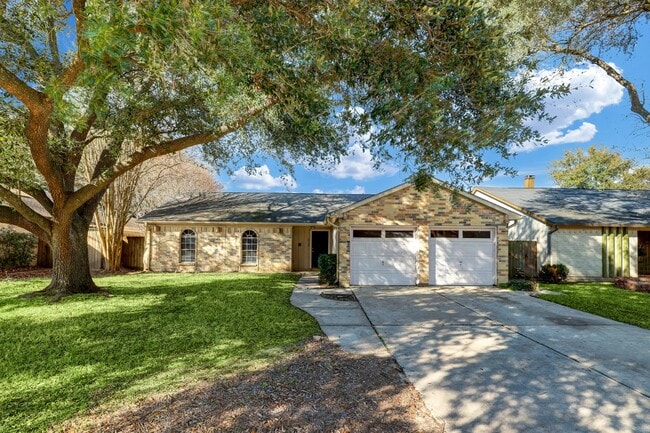 Building Photo - 10102 Crescent Moon Dr