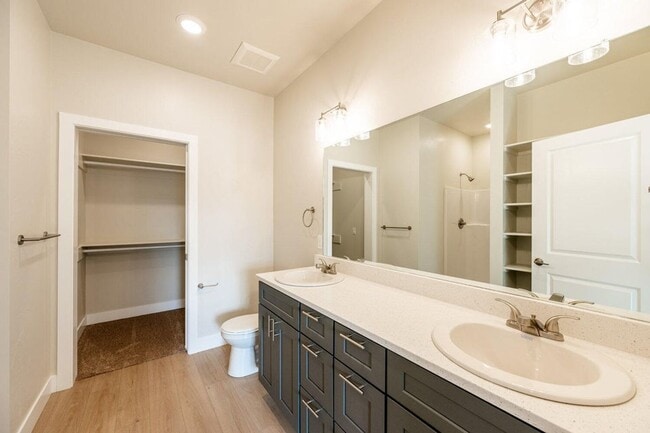 Building Photo - BRAND NEW! 2 BED/ 2BATH!