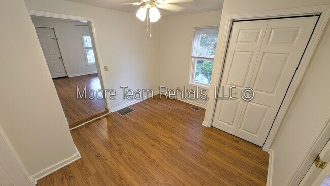 Building Photo - Cared for Home Includes Washer/Dryer