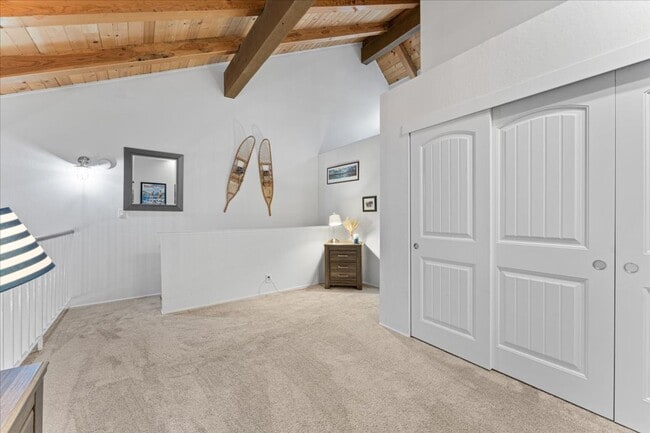 Building Photo - SKI LEASE:  Updated Townhome in Wooded, Central North Lake Location!