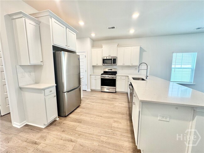 Building Photo - 245 Lillian St