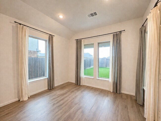 Building Photo - 31630 Zoe Pt
