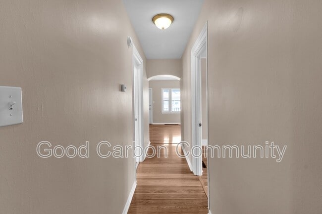 Building Photo - 101 Miller St