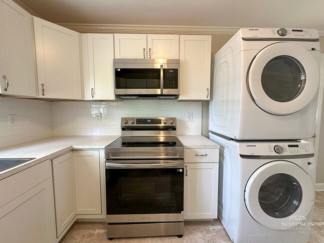 Building Photo - 4105 Abbeydale Dr