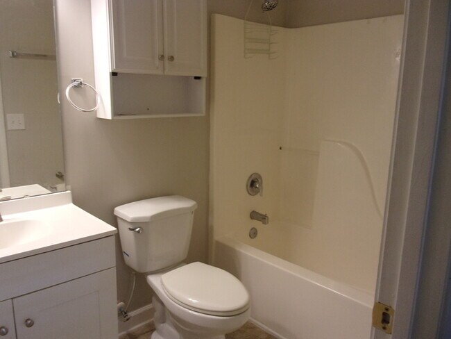 Building Photo - Single Level 3 Bedroom 2 Bath Home in Bristol Park off Mt. Gallant Road