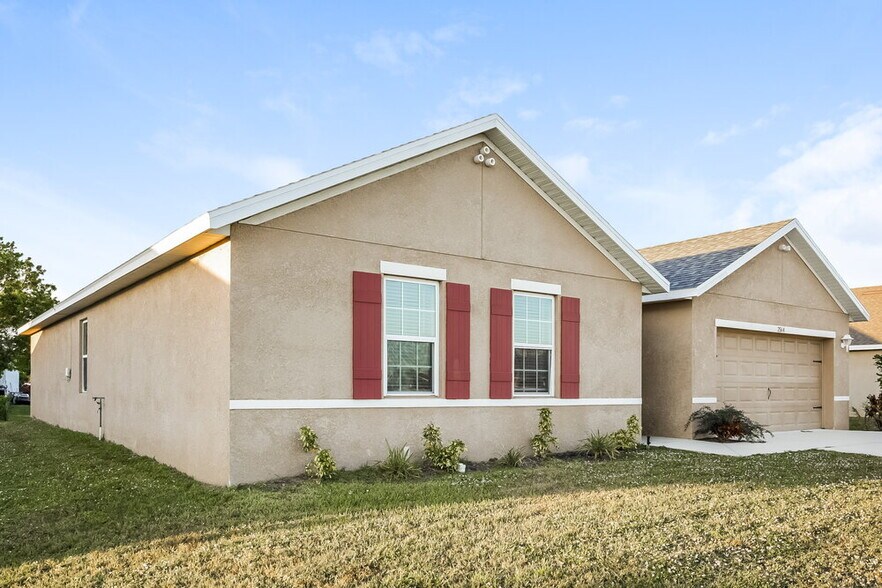 Building Photo - 2564 Surfside Blvd