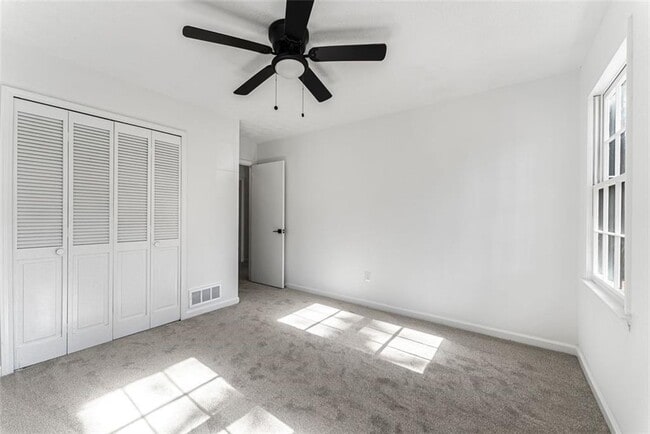 Building Photo - 444 Wellington Way