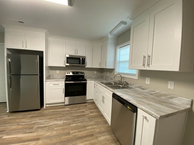 Building Photo - 2 Bedroom 2 Bath New Construction Duplex