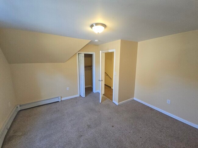 Building Photo - 210 County St