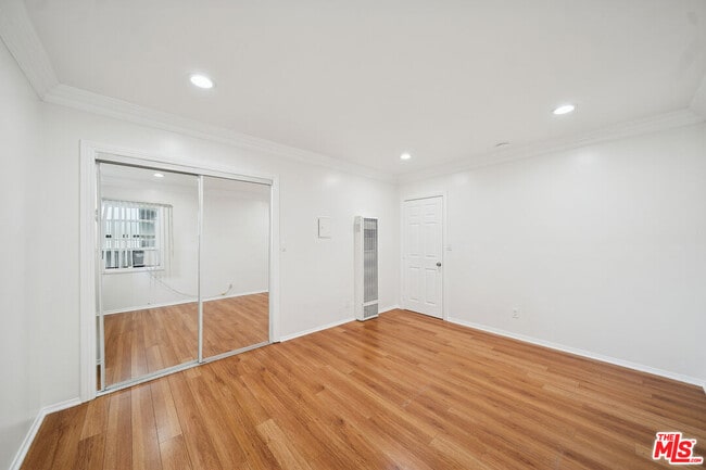 Building Photo - 710 Westmount Dr