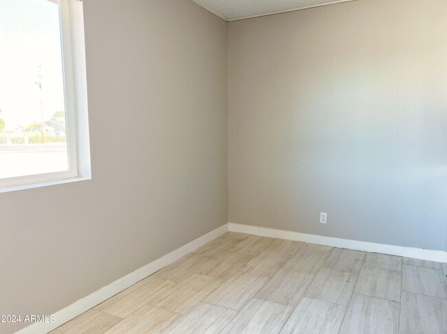 Building Photo - 6413 E Avalon St