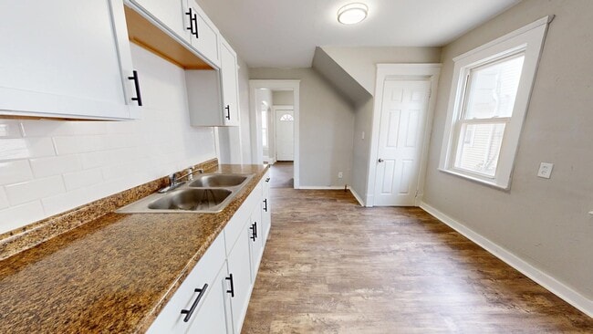 Building Photo - 5 bedroom/1 bath, Old Brooklyn