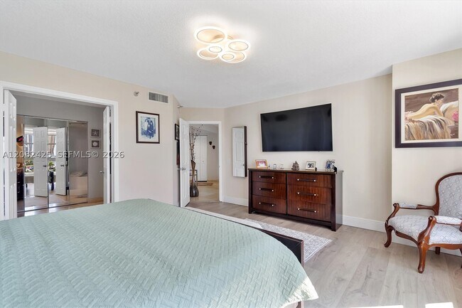 Building Photo - 3500 Mystic Pointe Dr