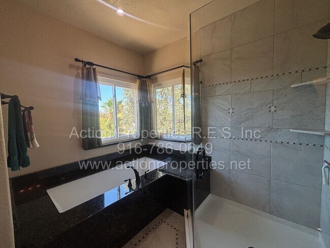Building Photo - 4726 Abbey Hill