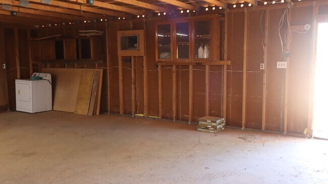 Building Photo - 6206 S Ranch Rd