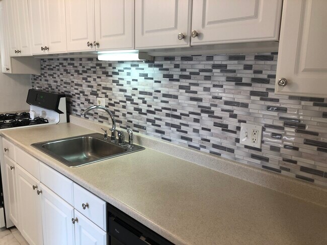 Building Photo - 395 Merrimack St