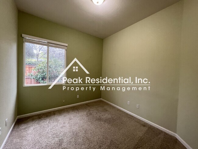 Building Photo - Wonderful Rocklin 4bd/2ba Home - Gated Com...