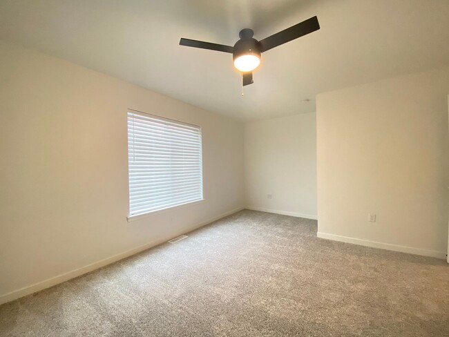 Building Photo - $1,925 | 3 Bedroom, 2.5 Bathroom Townhome ...