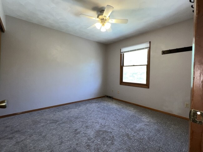 Building Photo - 3745 Hillcrest Rd