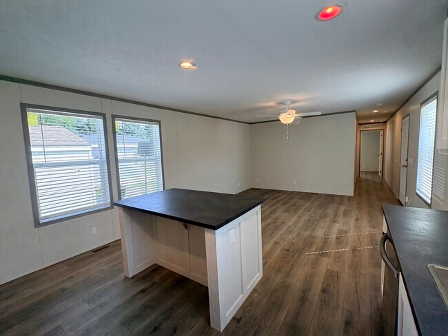Building Photo - 1820 Green Park Cir