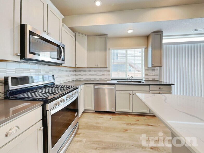 Building Photo - 10550 Waco St