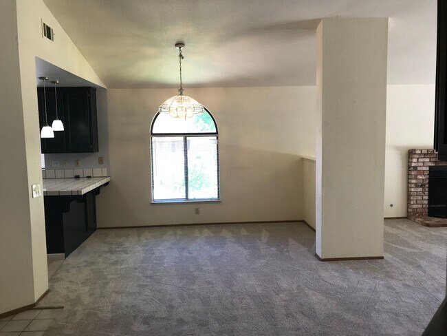 Building Photo - 4 BR | 2Ba | 1814SF | 2 Car Garage | Singl...