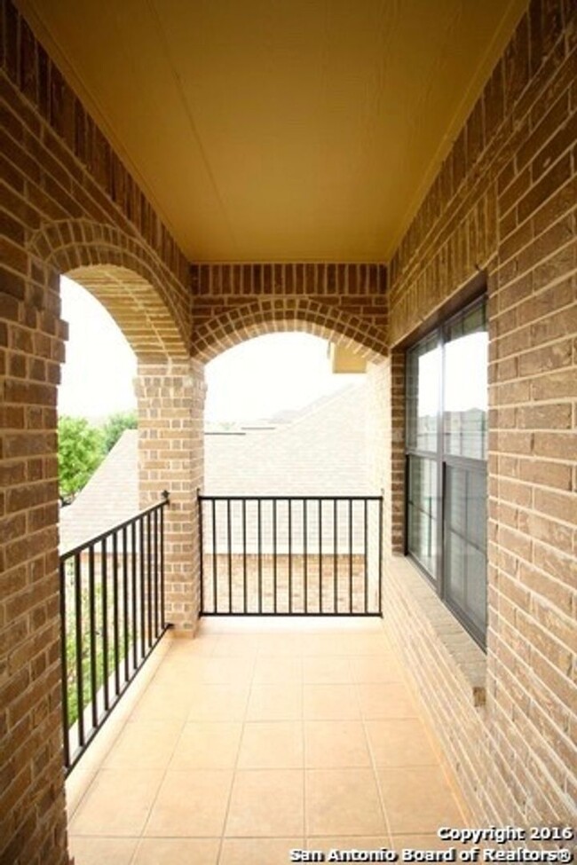 Building Photo - Beautiful 3-Bedroom 2.5 Bathroom in Stillw...