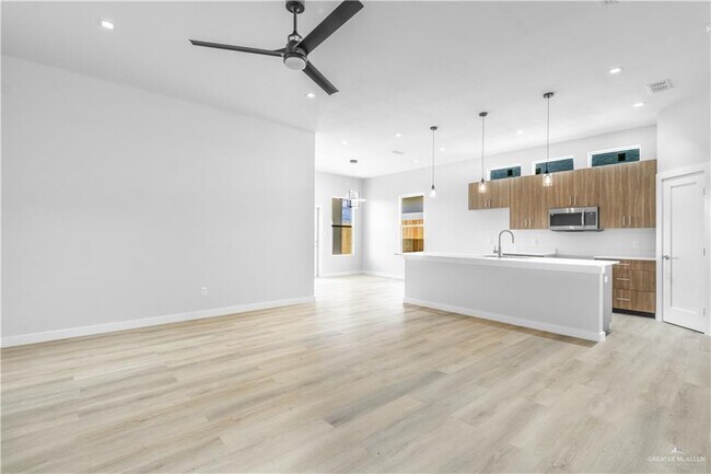 Building Photo - 5204 W Northwood St