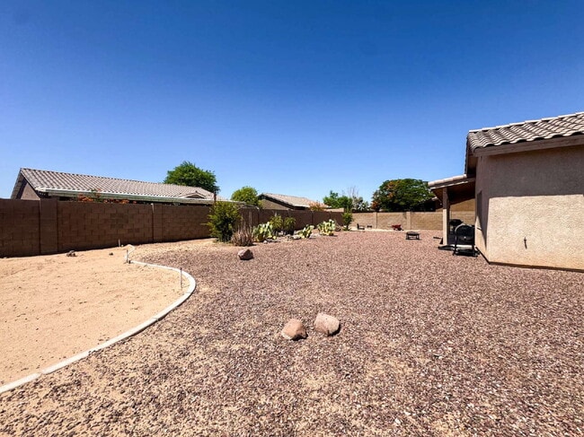 Building Photo - Exquisite 4-Bedroom, 3-Bath Haven in Sierr...