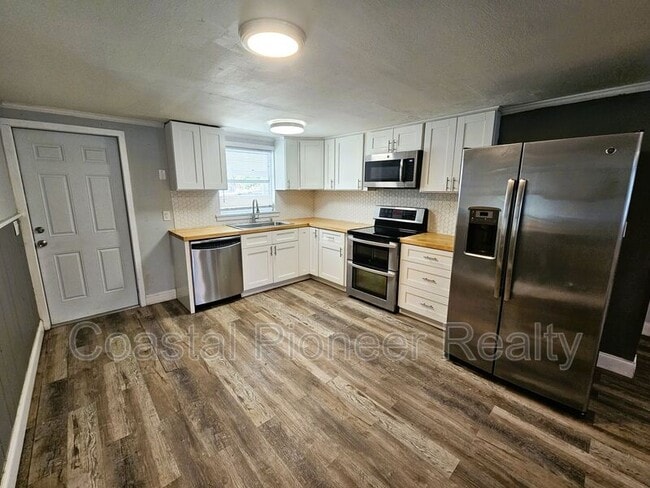 Building Photo - 501 25th Ave W