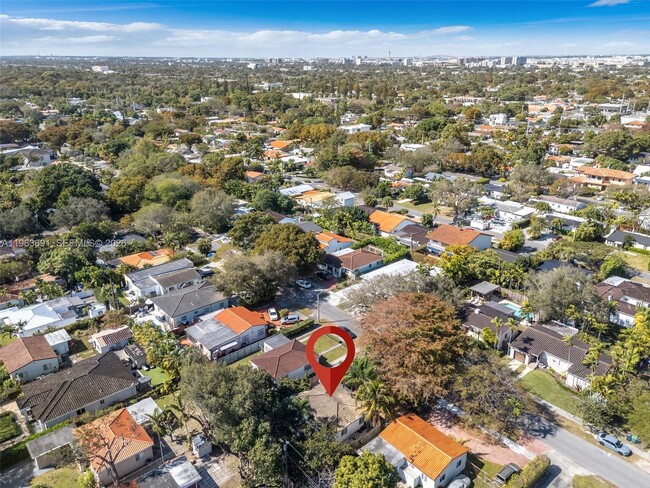 Building Photo - 4220 SW 13th St