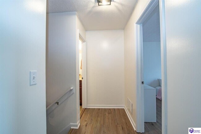 Building Photo - 114 Twin Lakes Dr