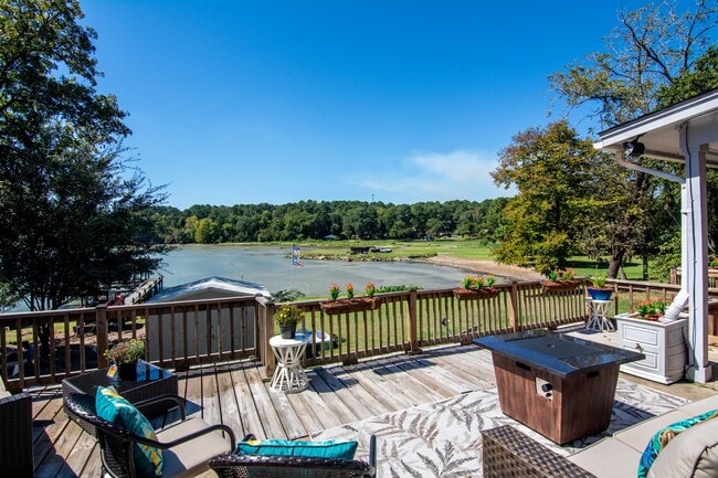 Building Photo - 150 Edgewater Way