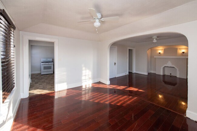 Building Photo - Beautifully updated Tudor style duplex. Up...