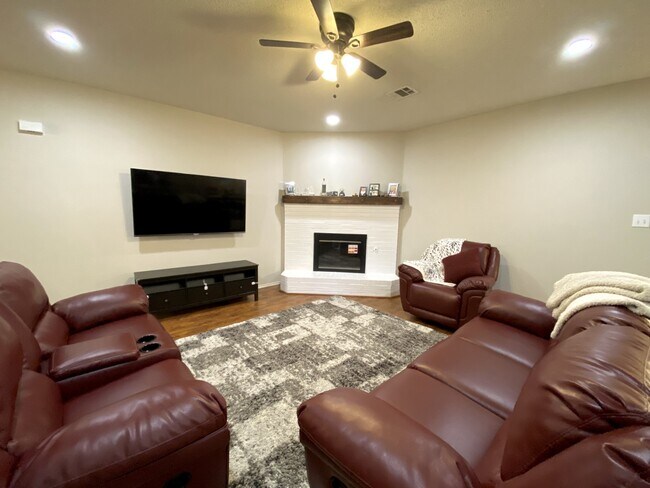 Building Photo - 9912 Carter Dr