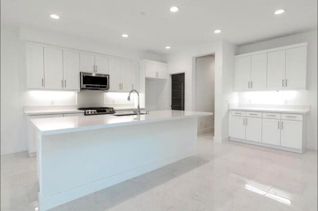 Building Photo - 43329 Passagio Lago Way